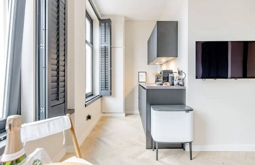Museum Quarter Apartment | Private Luxury Studio Next to Museum Square and Vondelpark