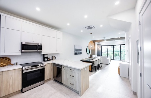 Grace Bay House | Private Luxury Villa — 3 Beds, Sleeps 6 — Pool, Concierge, & Steps to Grace Bay