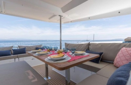 Estate Kings Quarter Boat Rental | Private Luxury Yacht with Captain & Chef - All-inclusive for up to 8 guests