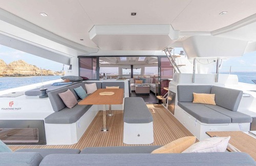 Estate Kings Quarter Boat Rental | Private Luxury Yacht with Captain & Chef - All-inclusive for up to 8 guests