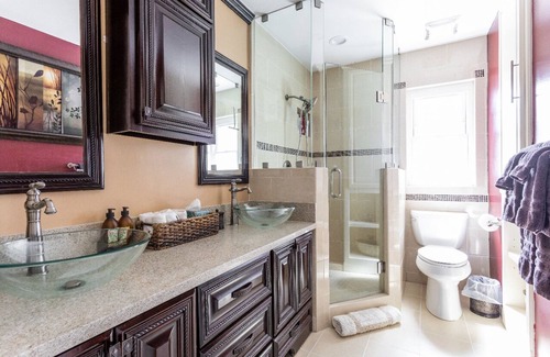 Westmont Bed & Breakfast | Private Master bedroom Suite with its own private Bathroom