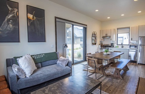 Powell Butte House | Private Modern Cabin Walking Distance to Resort and Amenities (New Construction)