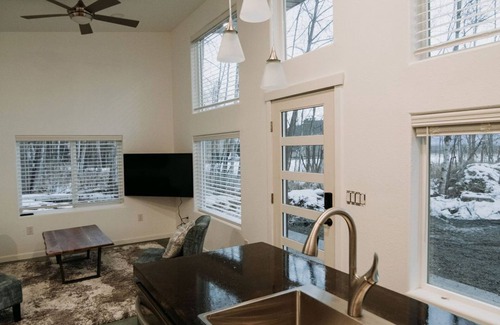 Wasilla Ski Chalet | Private, modern escape right in town. Glacier Chalet Guest House.