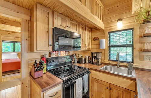 Jay Cabin | Private, Modern Log Cabin @ The Woodshed Lodge; Pet Friendly; Sleep 6