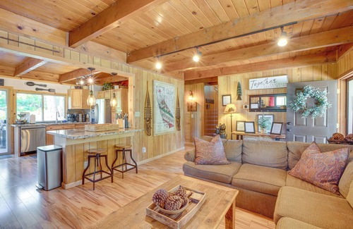 Tahoe Paradise Cabin | Private Mountain Retreat: 8 Mi to Lake Tahoe!