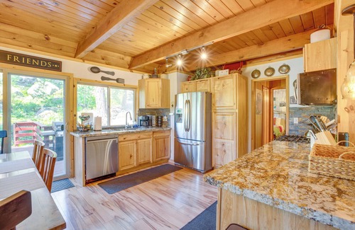 Tahoe Paradise Cabin | Private Mountain Retreat: 8 Mi to Lake Tahoe!