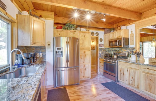 Tahoe Paradise Cabin | Private Mountain Retreat: 8 Mi to Lake Tahoe!