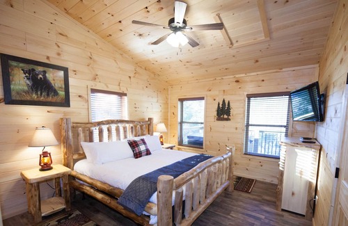 Gatlinburg - Pigeon Forge Cabin | Private Mountain Cabin with Quiet Landscape and Beautiful Views
