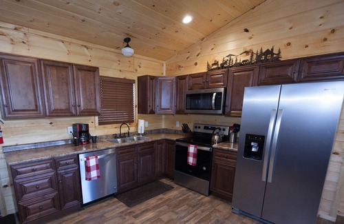 Gatlinburg - Pigeon Forge Cabin | Private Mountain Cabin with Quiet Landscape and Beautiful Views