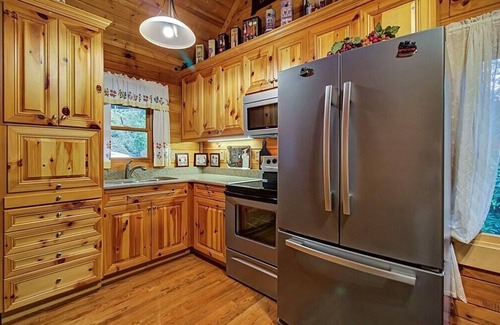 Gatlinburg - Pigeon Forge House | Private Mountain Cabin Close To Pigeon Forge & Great Smoky Mountains National Park | Winter Specials