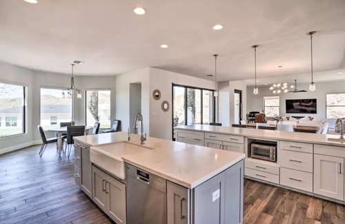 Desert View House | Private Mountain Experience. Views! Pet Friendly!
