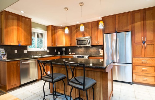 Warnick House | Private Mountain Home w/EV Charger and fireplace!