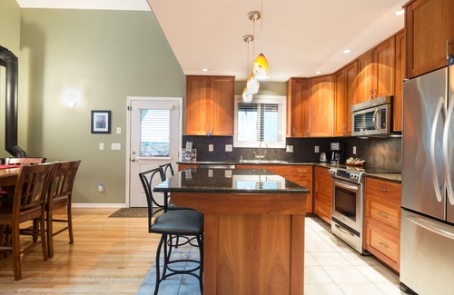 Warnick House | Private Mountain Home w/EV Charger and fireplace!