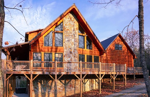 Mount Airy Cabin | Private Mountain Lodge 5 Masters, Large Cabin Mt. Airy, NC