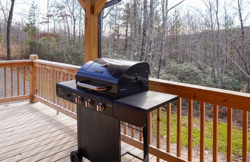 Mount Airy Cabin | Private Mountain Lodge 5 Masters, Large Cabin Mt. Airy, NC