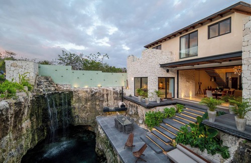 Xpu-Ha House | Private Natural Cenote, Spacious 5 Beedroom House with AC ,WiFi & Cleaning Maid.