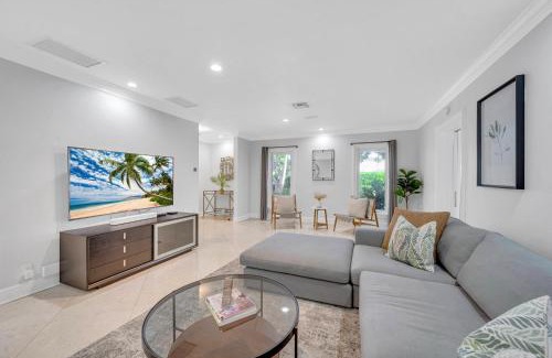 Harbor Beach House | Private neighborhood Heated Pool Lush Surroundings Harbor Key RESlDENCES