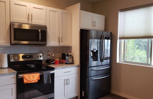 Edgewood House | Private Newer Suite Laundry n Full Kitchen between Seattle Tacoma