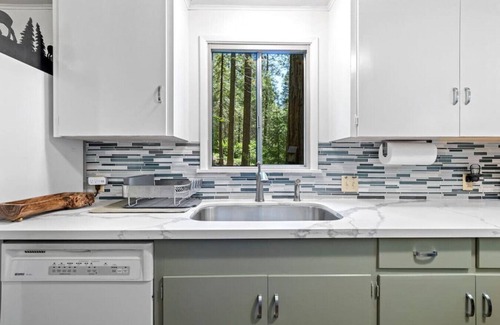 Long Barn Cabin | Private/Newly updated, Family/Pet friendly Cabin
