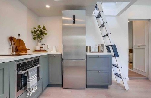 Fairfax District House | Private Not-So-Tiny Home: Yard+Dogs OK