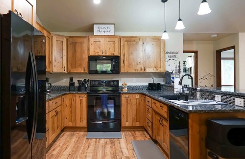 Athol House | Private Oasis Awaits: Cabana and Hot Tub