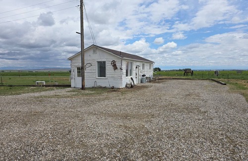 Powell Cabin | Private oasis at the famous Heart Mountain in charming Ralston with WiFi, AC