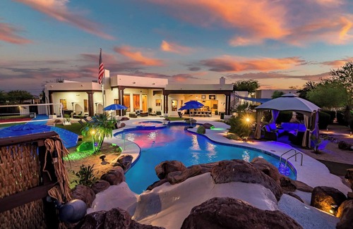 Desert View House | Private Oasis, Pickleball, Sand Volleyball, Sleeps 24