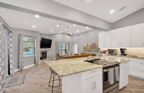 South Pinellas Community Council House | Private Oasis W/Heated Pool, Hot Tub, & Zipline