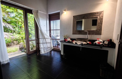 Port Glaud Villa | Private Ocean View Villa 3