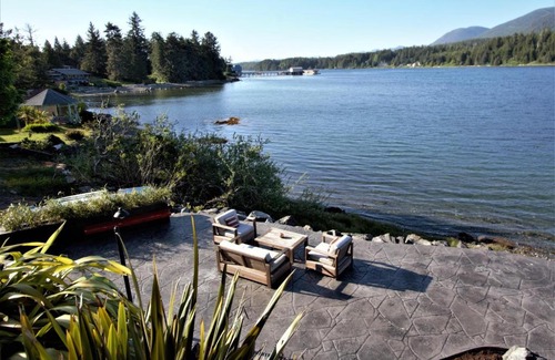 Ucluelet House | Private Oceanfront Cabin And Hot Tub! - Gww