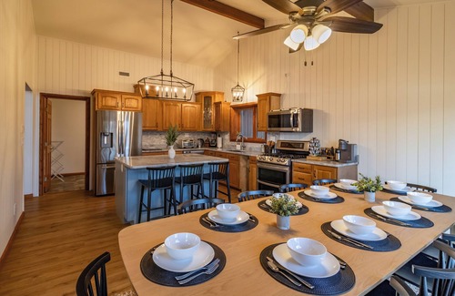 Hancock House | Private Oceanfront Chalet: Hot tub, Fire pit, Sunset Views, Game room, Kayaks