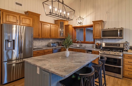 Hancock House | Private Oceanfront Chalet: Hot tub, Fire pit, Sunset Views, Game room, Kayaks
