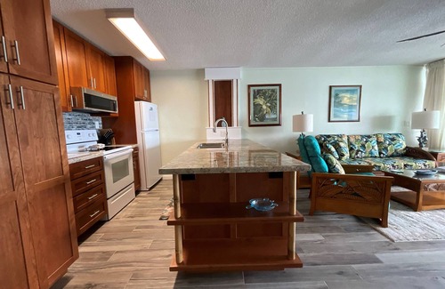 Kailua-Kona Condo | Private Oceanfront Top Floor Condo - Kona Reef D34