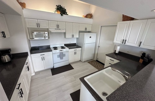 Kailua-Kona House | Private | Oceanview | Spacious | Bright 3BR House