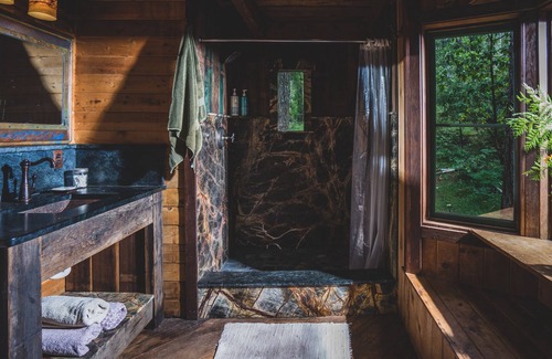 Smith River Cabin | Private Off Grid cabin on North Fork of Smith River - WiFi - Pet Friendly
