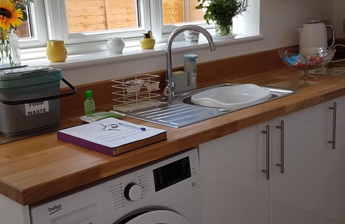 Sandhurst House | Private one bedroom bungalow Sandhurst, Berkshire Maximum 3 Guests