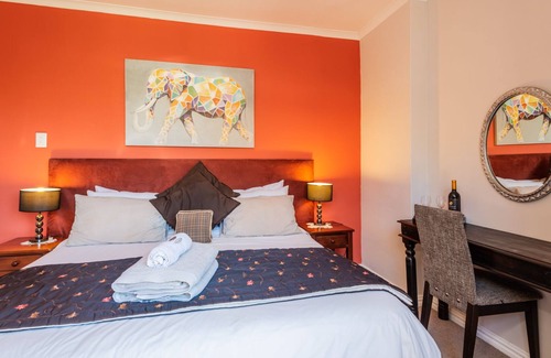 Eastcliff House | Private one bedroom self catering apartment in quiet centrally located street