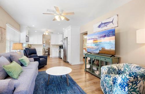 Holmes Beach House | Private Palms