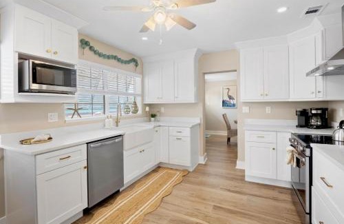 Holmes Beach House | Private Palms
