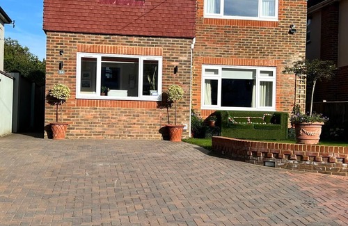 Shoreham-by-Sea House | Private parking,4 minutes walking to bus station, train station and town centre