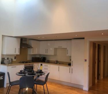 Newington Apartment | Private Parking 2 Bed 2 bath