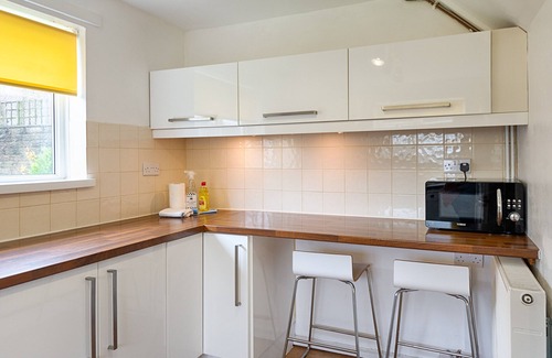 Sketty House | Private Parking, Garden, Close to Beach!