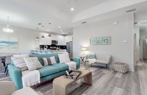 Riviera Beach House | Private Patio | Minutes to Beach! | FLPCB88
