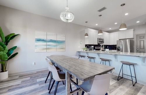 Riviera Beach House | Private Patio | Minutes to Beach! | FLPCB88