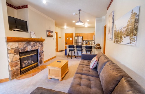 Mountain House Condo | Private Patio w/Mountain Views & Short Walk to Shops & Restaurants!