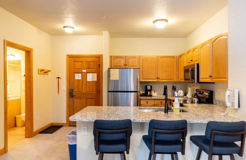 Mountain House Condo | Private Patio w/Mountain Views & Short Walk to Shops & Restaurants!