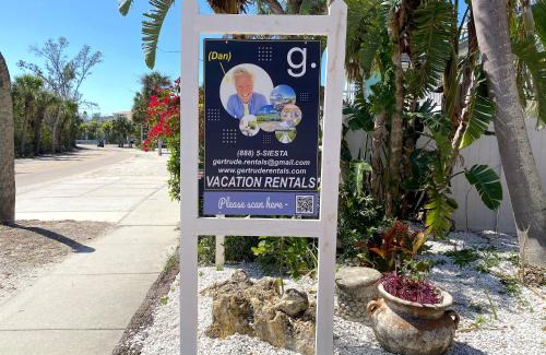 Siesta Key Apartment | Private Patio, Walk to All! 5min- Siesta Keys Best Beach, 1min- Shopping Dining & Entertainment!