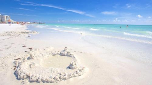Siesta Key Apartment | Private Patio, Walk to All! 5min- Siesta Keys Best Beach, 1min- Shopping Dining & Entertainment!