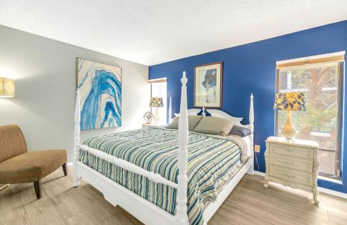 Siesta Key Apartment | Private Patio, Walk to All! 5min- Siesta Keys Best Beach, 1min- Shopping Dining & Entertainment!