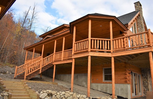 Gilead House | PRIVATE & PEACEFUL CABIN w/HOT TUB and MTN VIEWS